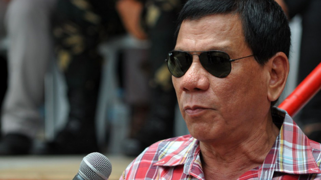 Filipínský prezident Duterte místy připomíná spíše záporáka z akčních filmů. U lidí je ale kupodivu populární.