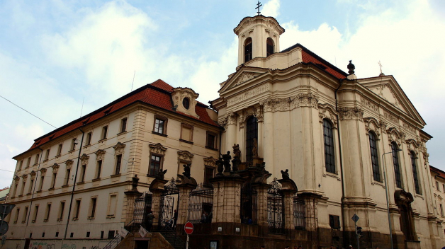 Barokní chrám sv. Cyrila a Metoděje má za sebou pohnutou minulost. Nachází se ve zrušeném kostele sv. Karla Boromejského, který byl málem zbourán a nalezli zde svou smrt výsadkáři, kteří zabili Reinharda Heydricha.