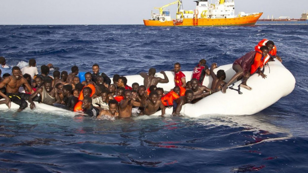 Do Itálie na chatrných plavidlech poskytnutých pašeráky lidí za tento rok dorazilo přes 80 tisíc migrantů. Mnohým pomohly lodě neziskových organizací.