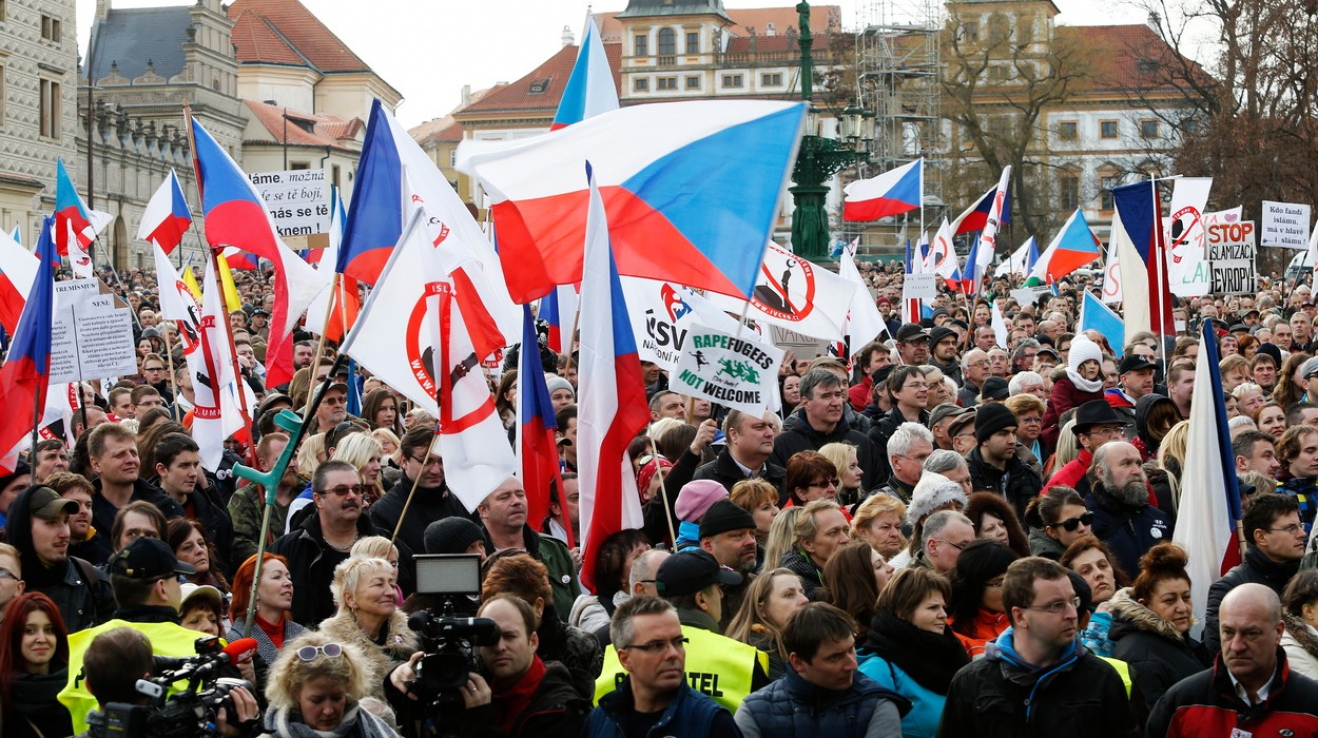 Výmluvná momentka z pražské demonstrace „Hrozba islamizace ČR“ v sobotu 6. února 2016