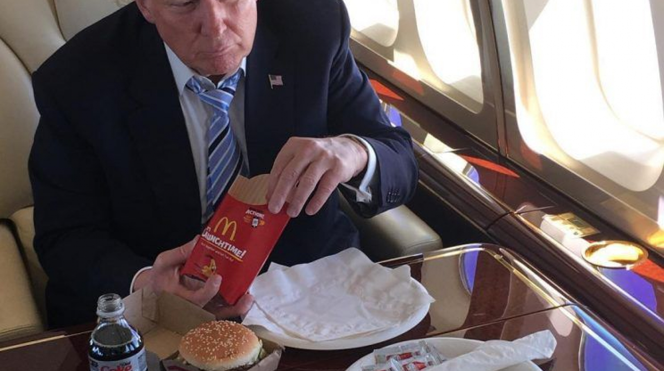 Donald Trump miluje fast foody a denně prý vypije až dvanáct plechovek dietní coly.