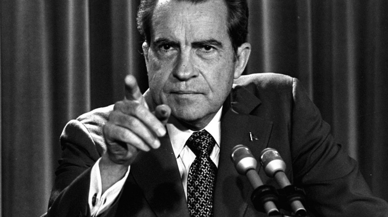 37. prezident USA RIchard Nixon je dodnes jediným americkým prezidentem, který na svou funkci dobrovolně rezignoval. Ačkoliv dobrovolně je možná silné slovo.