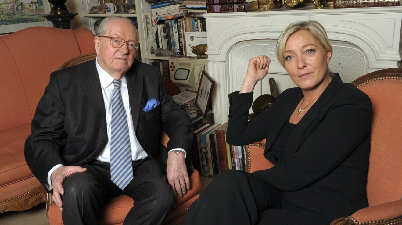 Marine Le Penová se svým otcem Jean Marie Le Penem. Oba doplatili na to, že pro většinu Francouzů je jejich politika prostě moc extremistická.