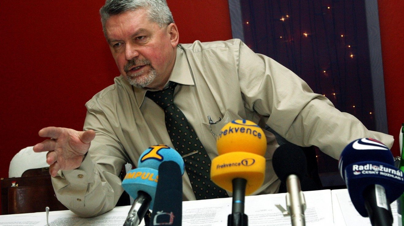 Advokát Zdeněk Altner zastupoval ČSSD ve sporu o Lidový dům. Strana mu ale zapomněla za právní služby zaplatit, což přerostlo ve stamilionový dluh.