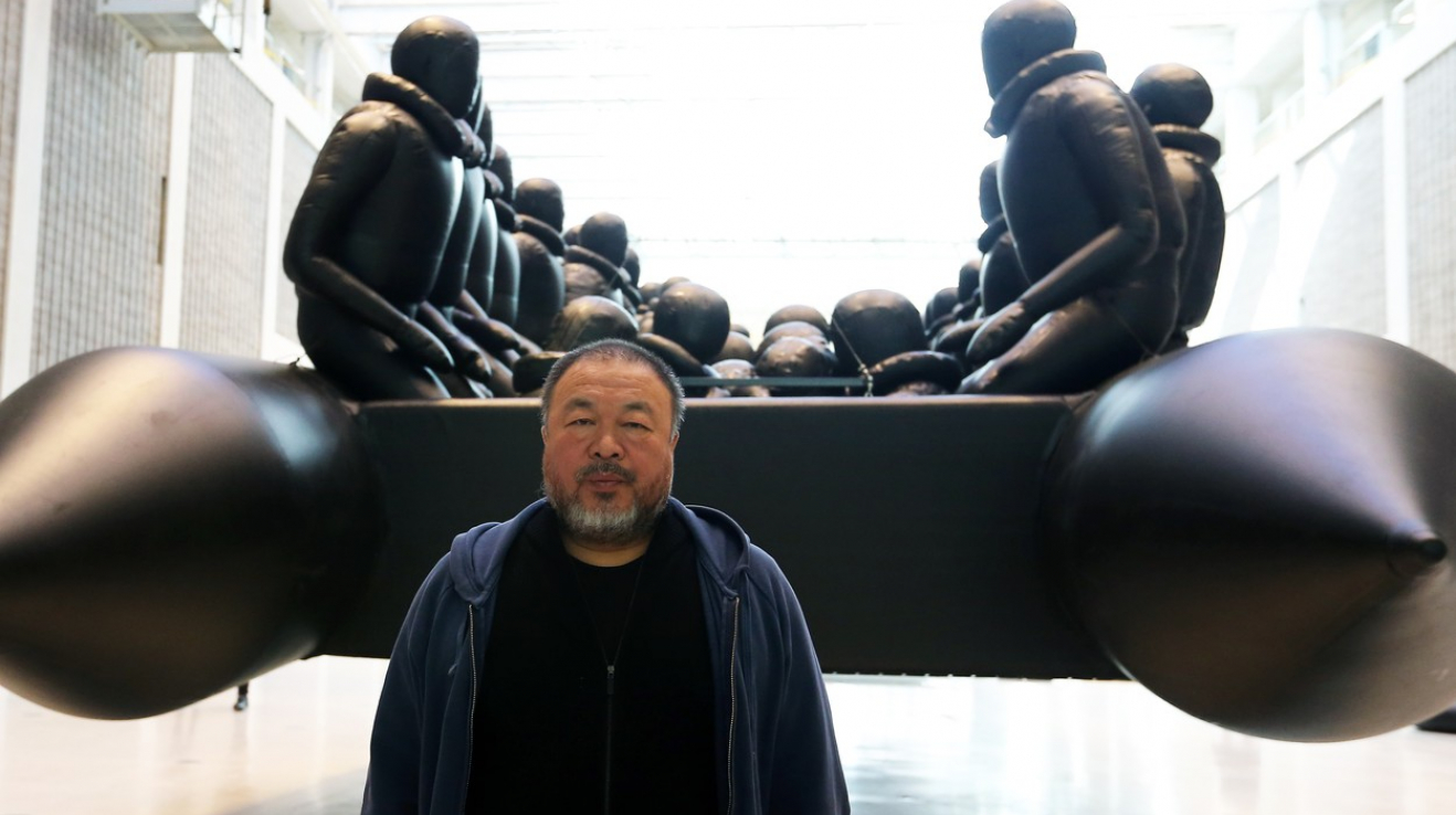 Aj Wej-wej je člověk s vizáží dobráka, kterému byste dali pětikorunu. V Národní galerii mu těch pětikorun budete muset dát padesát.