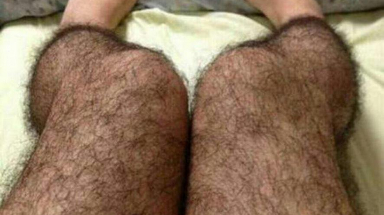 Někdy je lepší ty nohy oholit, i když člověk sex neočekává. Stát se může ledasco.