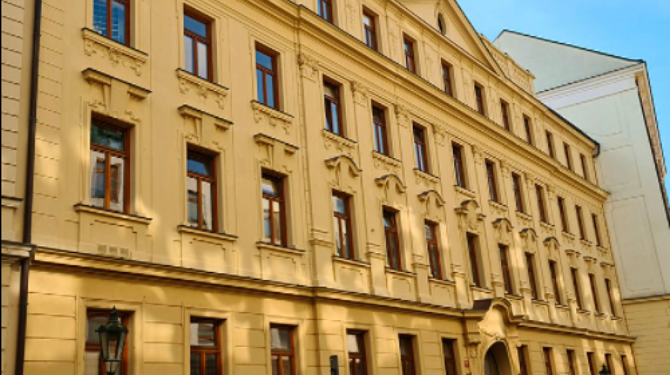 Někdejší sídlo c. k. policejní ředitelství v Bartolomějské ulici v Praze, před kterým nálož vybuchla