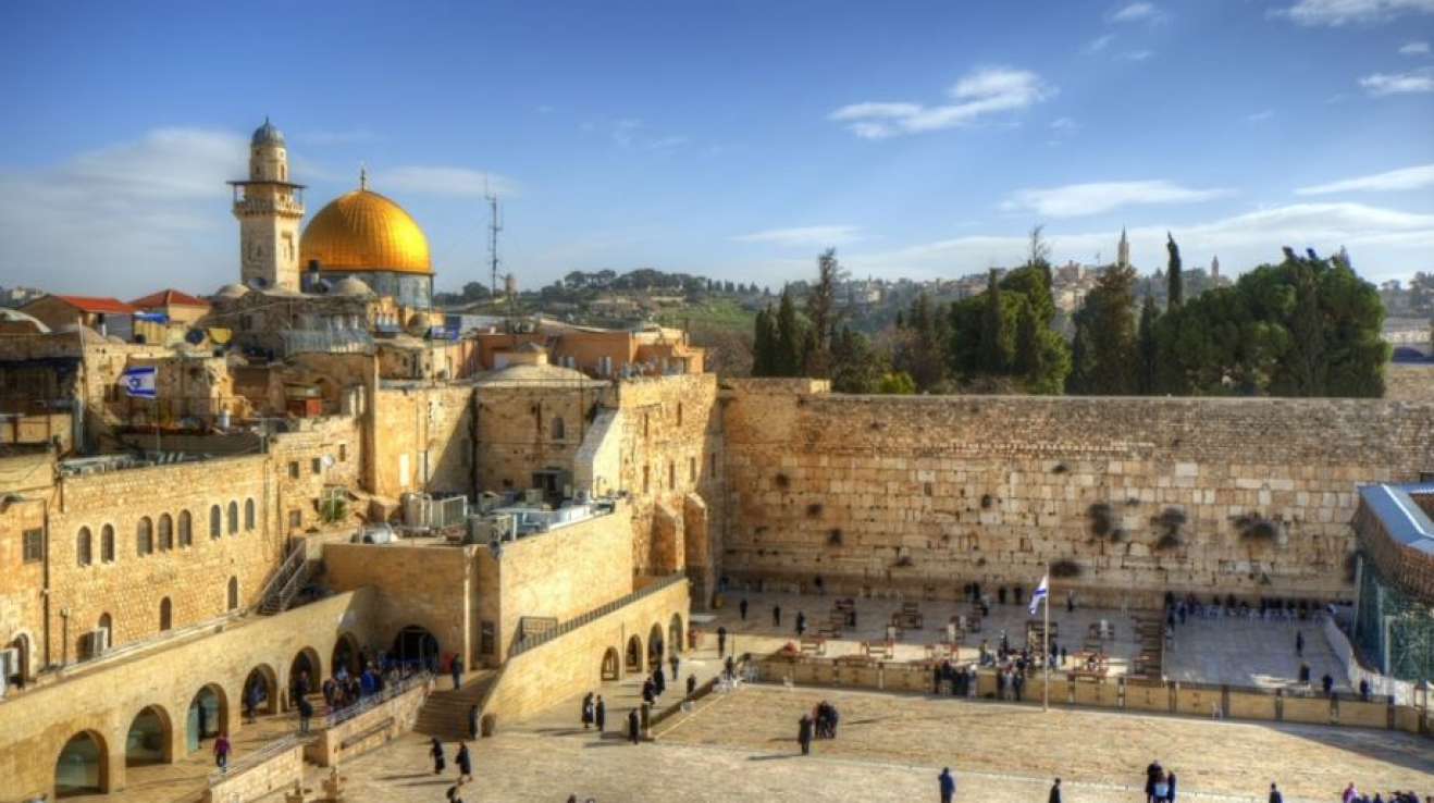 Čeští poslanci se postarali o to, že vyslovili nesouhlas antisemitskou rezolucí UNESCO, podle které by Jeruzalém již neměl být hlavním městem Izraele a posvátné židovské památky by měly být označovány jen arabsky.