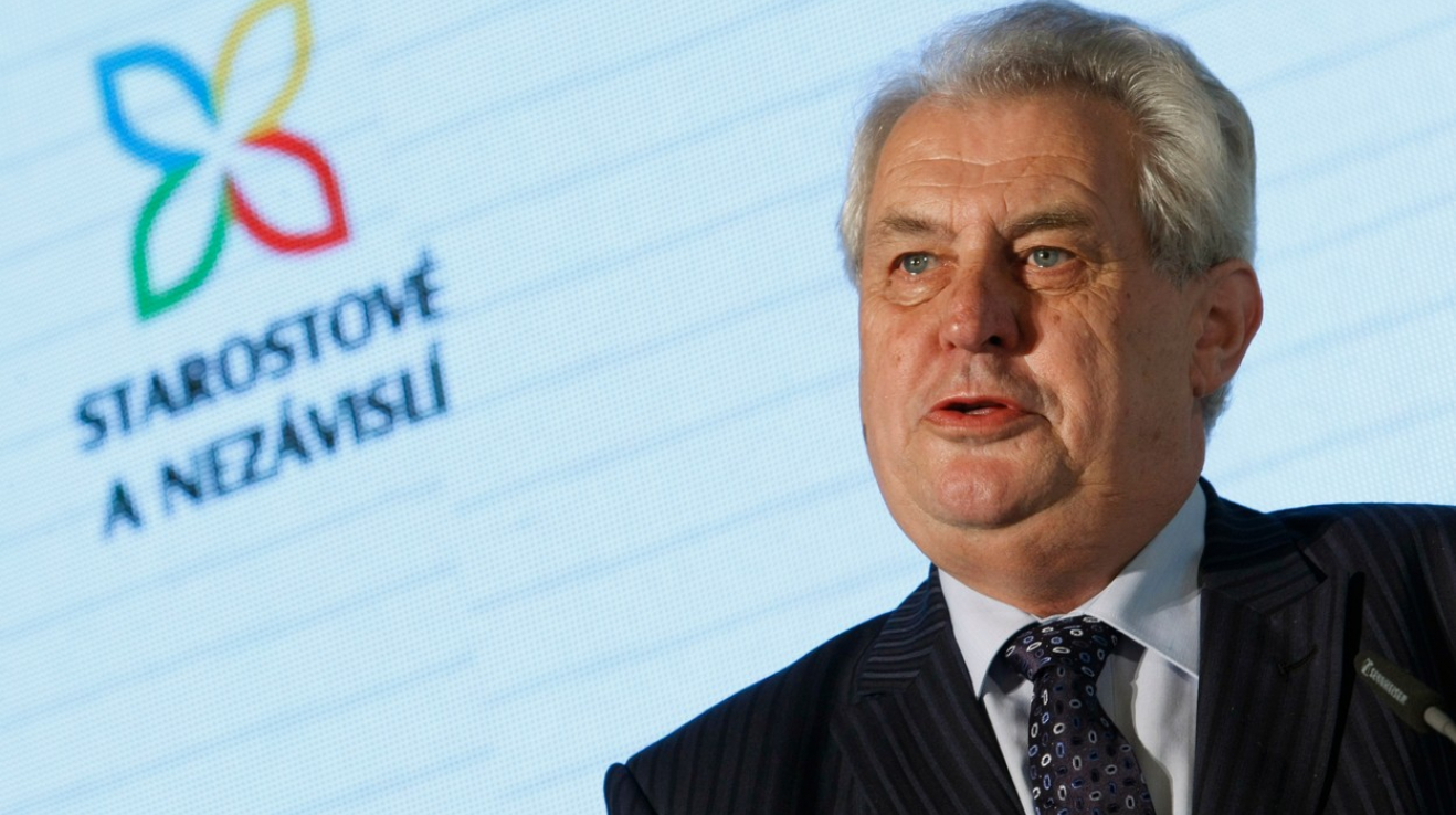 Zeman před pár lety na sjezdu STAN nadšeně hovořil, dnes je označuje za podvodníky. Jak sám řekl: "Jen blbec nemění své názory."
