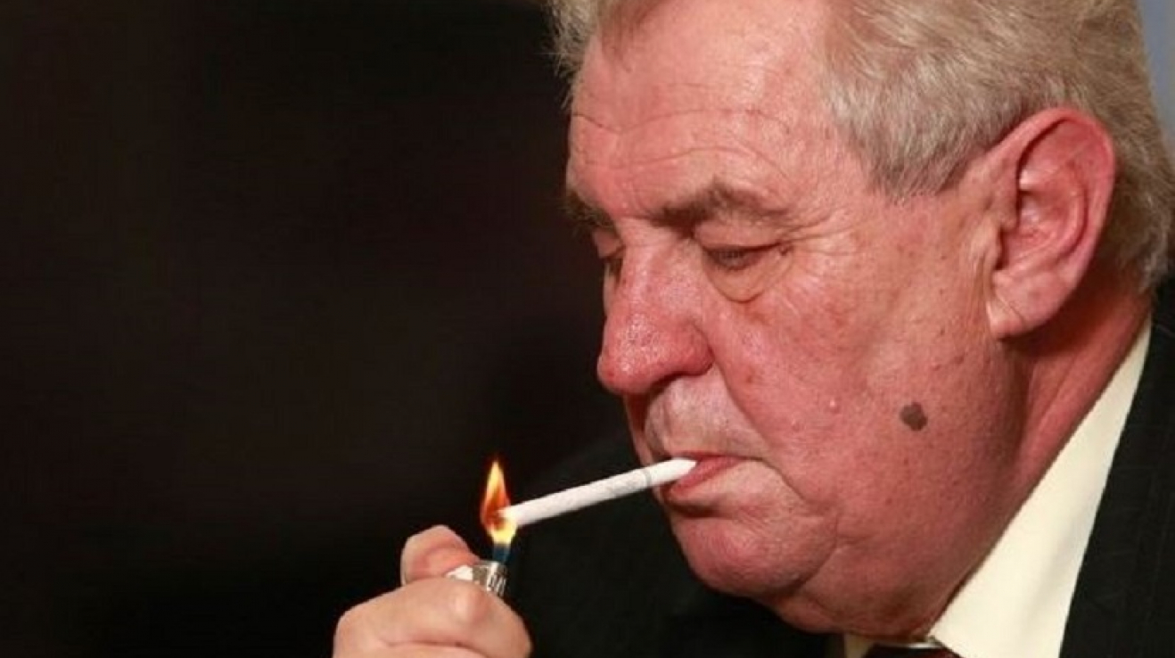 Miloš Zeman není nějaký plebs, aby se na něj vztahovaly zákazy pro běžné smrtelníky.