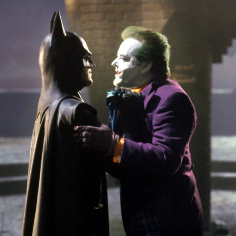 Batman (1989) - Herec Adam West, který Batmana hrál v 60. letech, byl prý velice zklamaný, když mu hlavní roli Batmana Tim Burton nenabídl. Pro zajímavost mu tehdy bylo úctyhodných 61 let.