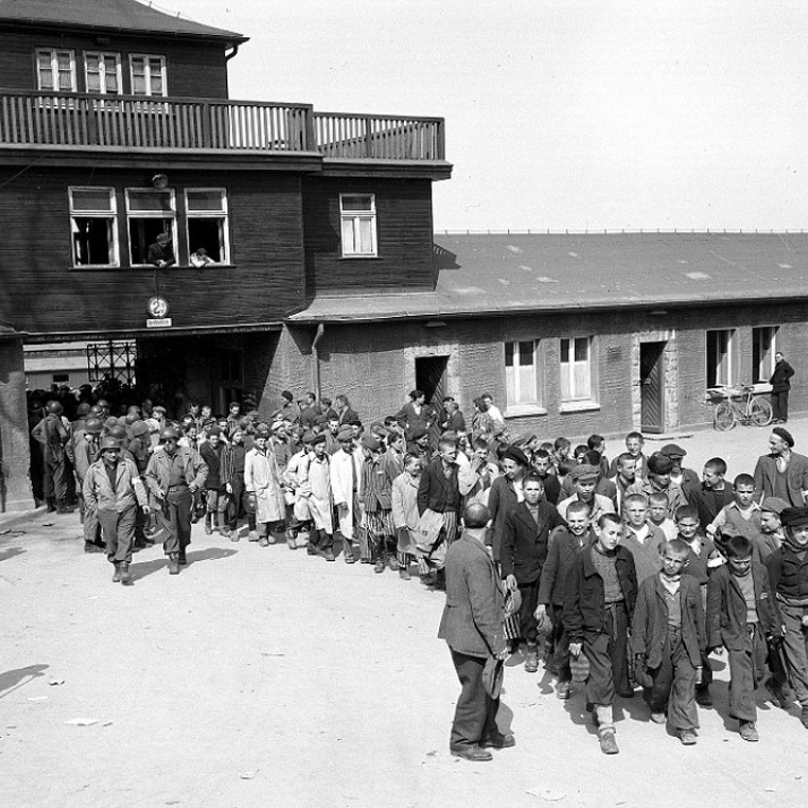 Koncentrační tábor Buchenwald osvobodila americká armáda 11. dubna 1945.