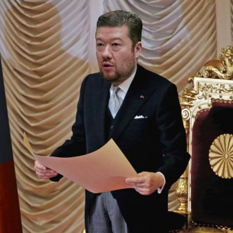 Moc se neví, že je Tomek dědícem Japonského trůnu