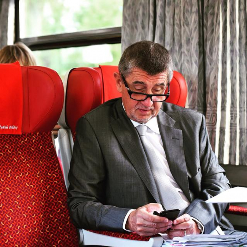 Babiš ve laku. To je kampaň