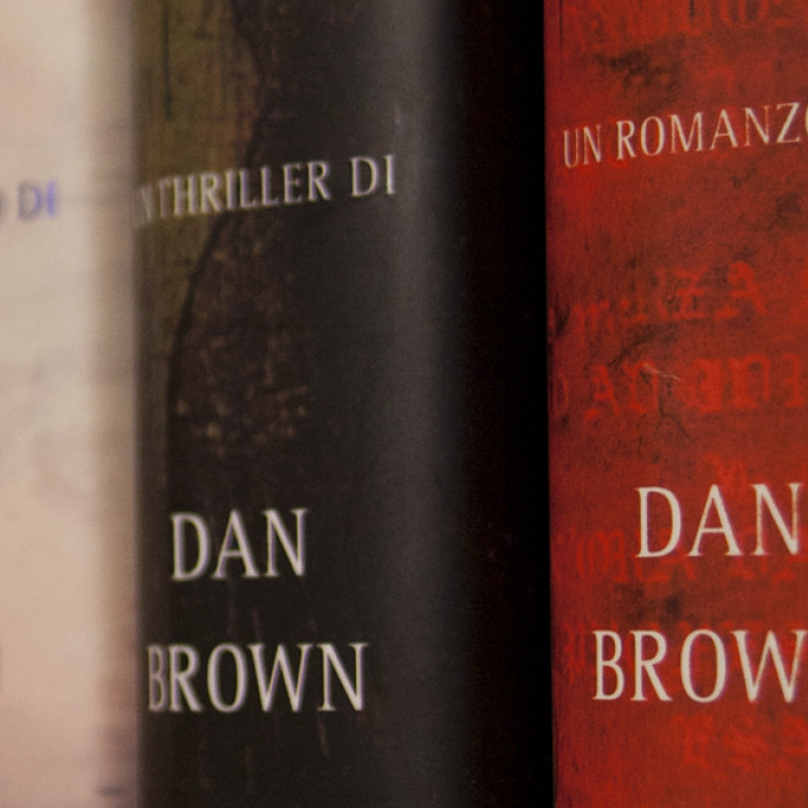 Úspěch Dana Browna je založen na tom, že čtenáře udržeje neustále v napětí.