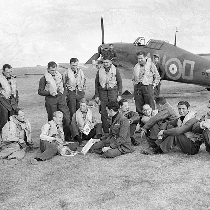 Piloti 310. československé stíhací perutě RAF
