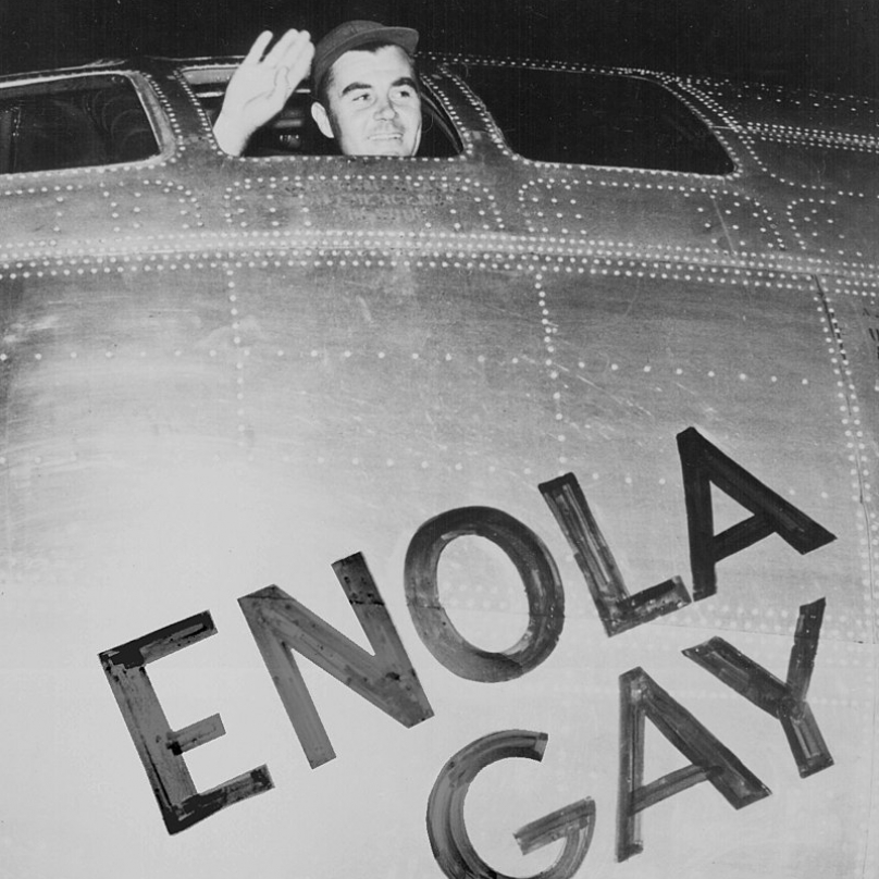 Paul Tibbets v letounu Enola Gay