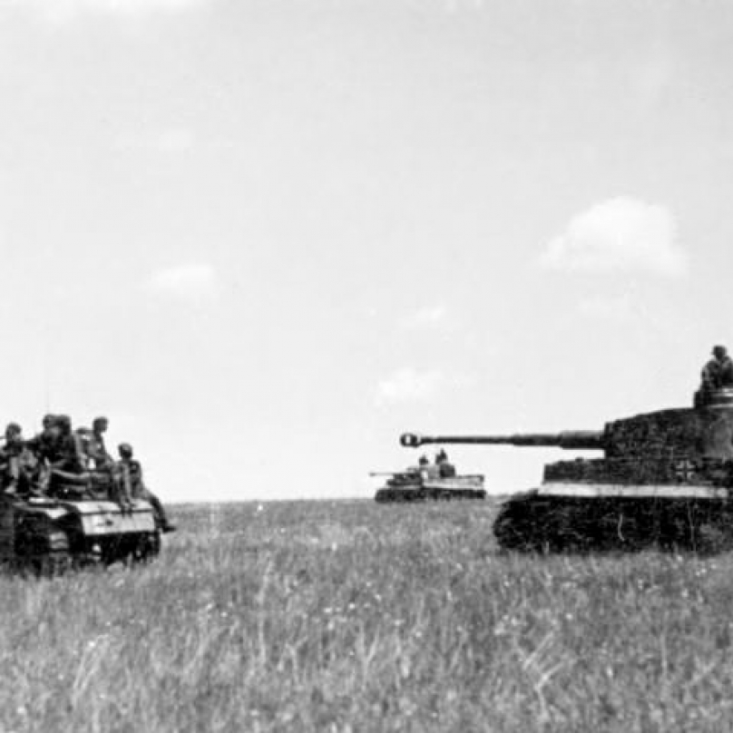 Tanky Tiger s pěchotou