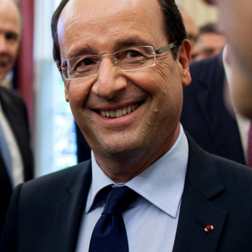 Francois Hollande ve své upřímné soustrasti zaměnil Japonce za Číňany.
