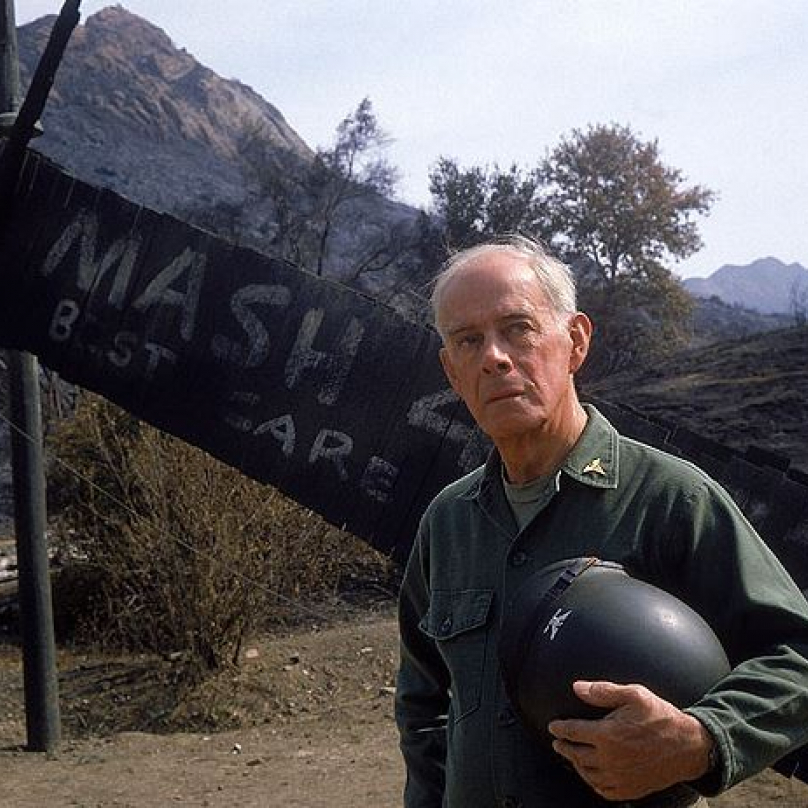 Harry Morgan, Jamie Farr a William Christopher se rozhodli své postavy nepohřbívat a natočili bohužel neúspěšný seriál MASH - Co bylo potom.