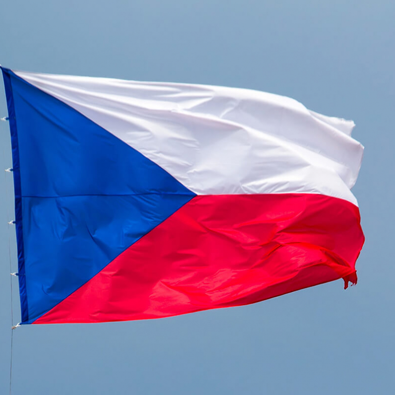 Lidé po celém světě si vytahují z tělesních otvorů českou vlajku