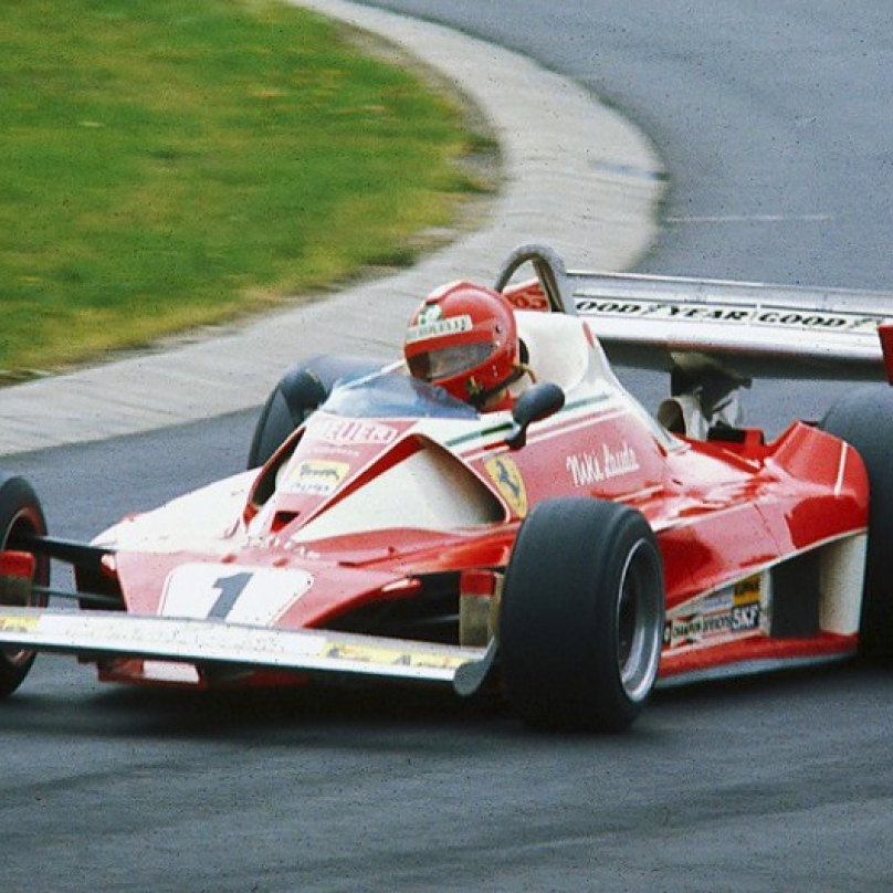 Lauda při tréninku Velké ceny Něměcka v roce 1976. 