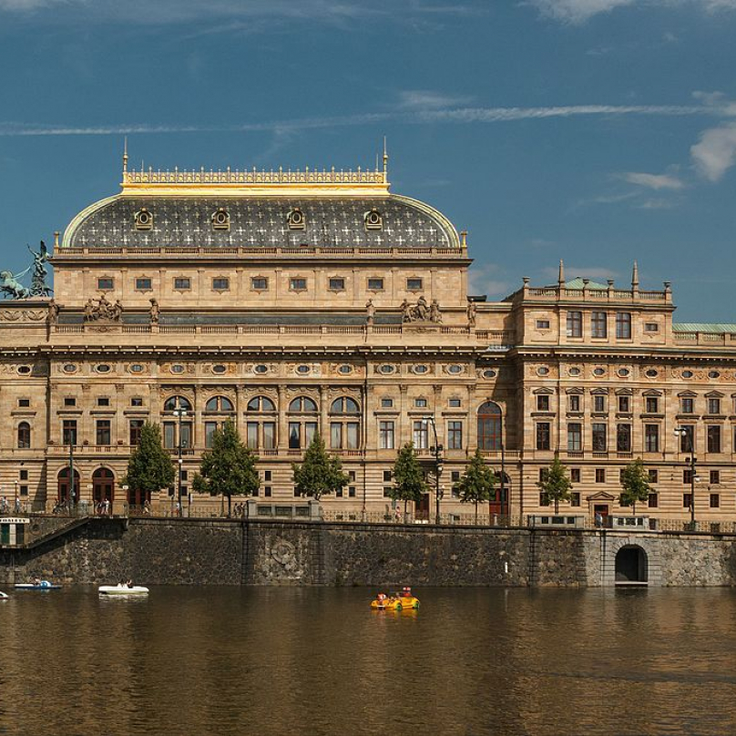 Národní divadlo je z Prahy 5 pouze krásně vidět.