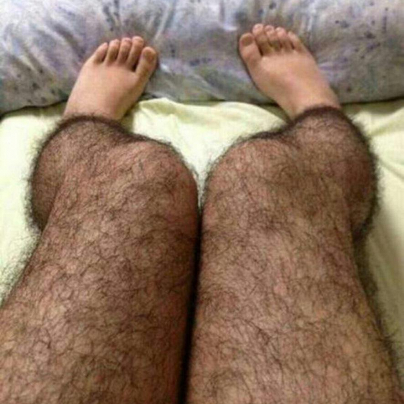 Někdy je lepší ty nohy oholit, i když člověk sex neočekává. Stát se může ledasco.