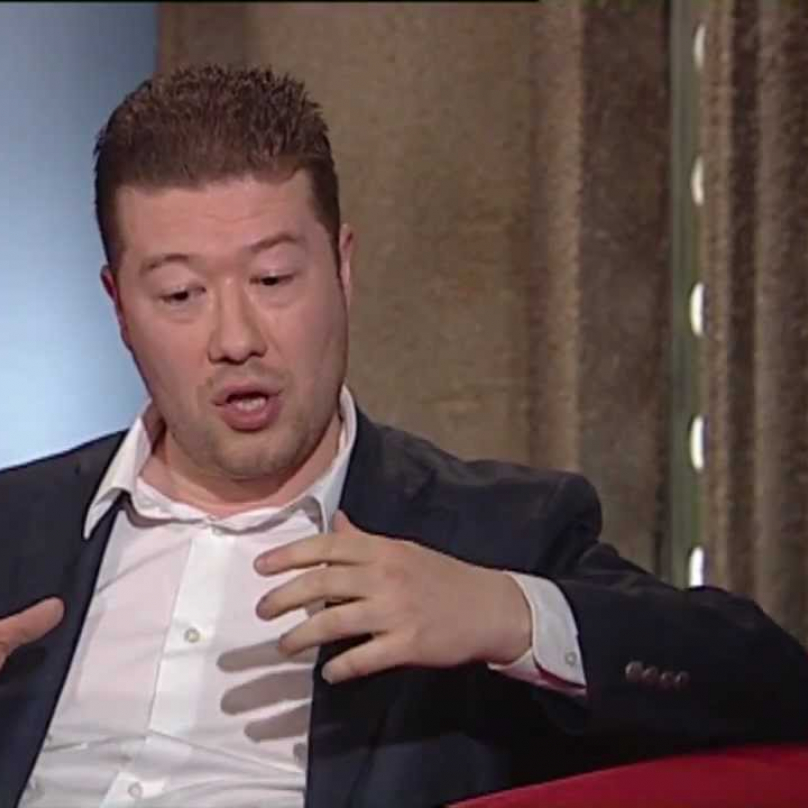 Tomio Okamura při přistání v letadle vždycky tleská