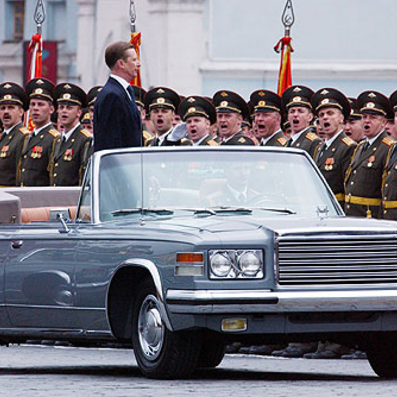 Na výrobu luxusních vozů se specializovala moskevská automobila ZIL. Poslední luxusní limuzínou byl model 115, později přejmenovaný na ZIL-4104.