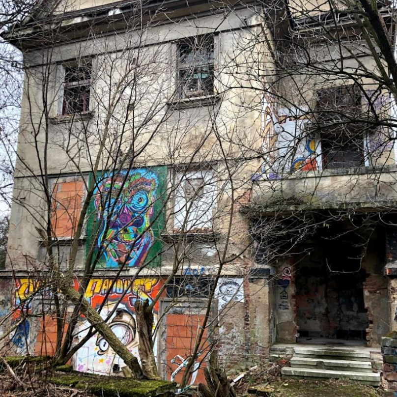 Nejslavnější český squat vila Milada Podívejte se na nikdy