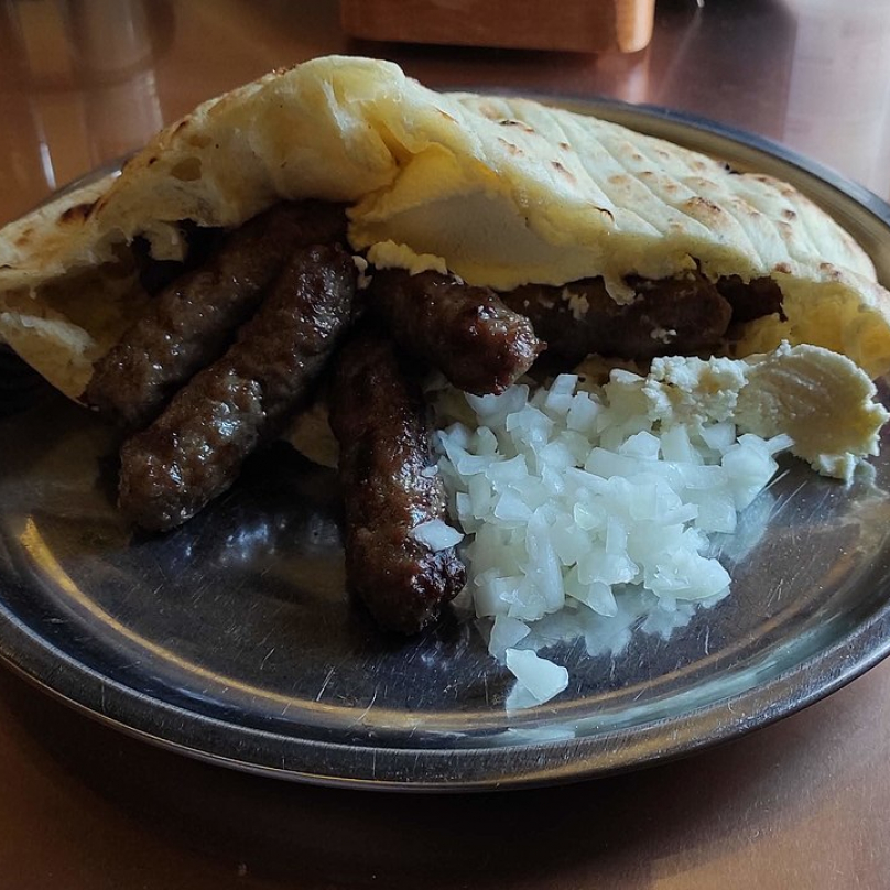 Čevapi v somunu