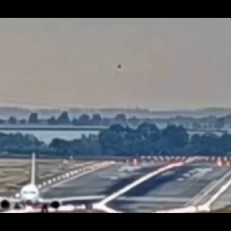 UFO nad letištěm Václava Havla