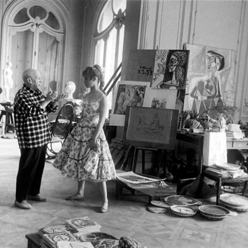 Picasso se do Francie vydal hned po studiích v Madridu. Jeho základnou byla Paříž, ale zamiloval si i oblast v okolí města Cannes, kde měl svůj ateliér.