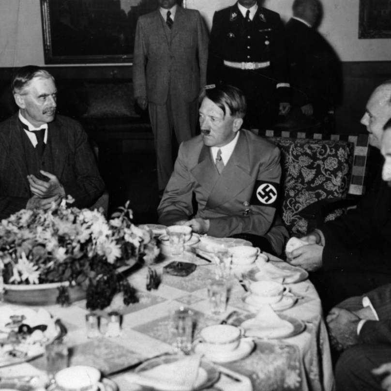 Hitler sice byl vegetarián, ale alespoň s tím nebyl otravný vůči hostům a nechával jim servírovat maso.