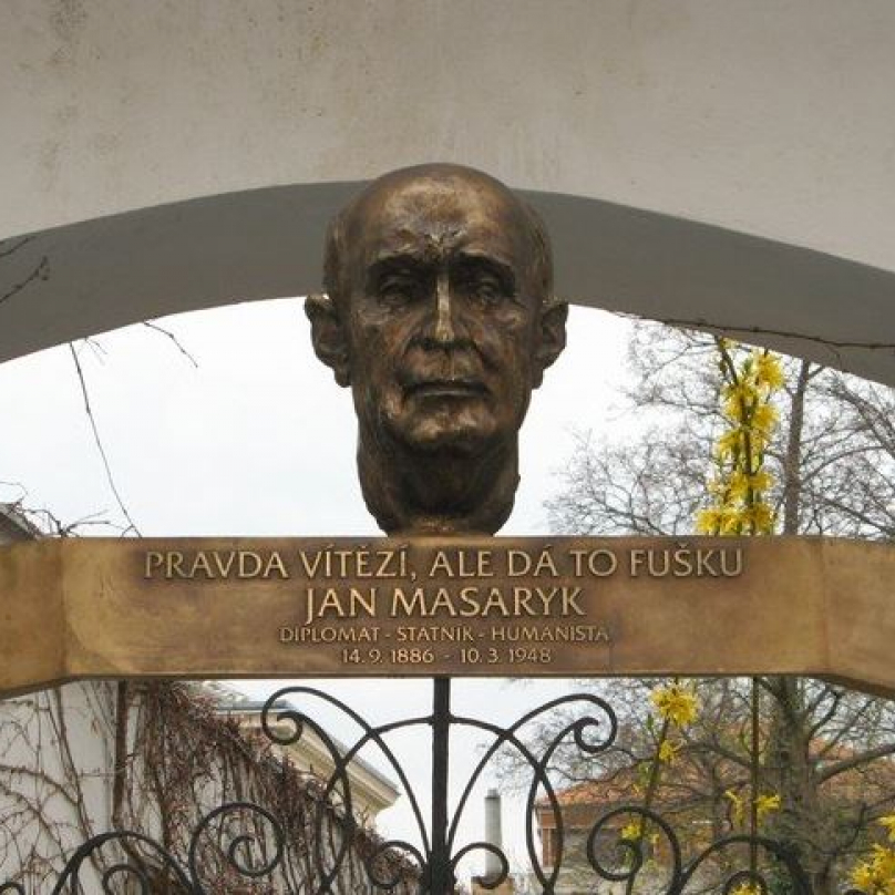 Jan Masaryk se narodil na pražských Vinohradech ve vile Osvěta v ulici, která dnes nese jeho jméno.