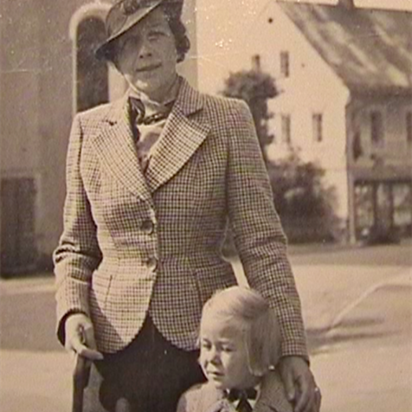 Milada Horáková s dcerou Janou. V době popravy matky bylo Janě 16 let. Následně emigrovala do Ameriky.