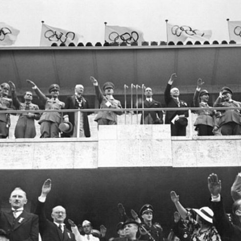 Hitler v srpnu 1936 zuřil. Nebyla to nacistická ideologie, která uchvátila diváky olympiády v Berlíně, ale černošský atlet Jesse Owens.
