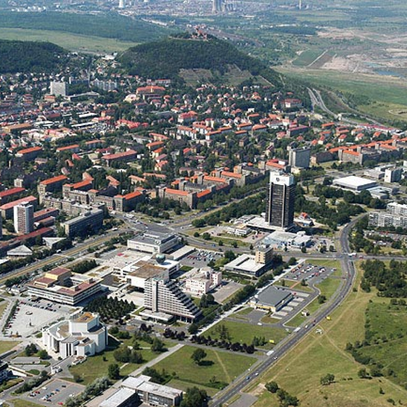 Město Most je neopravitelné, půjde k zemi a postavíme jeho kopii. Rušit ...