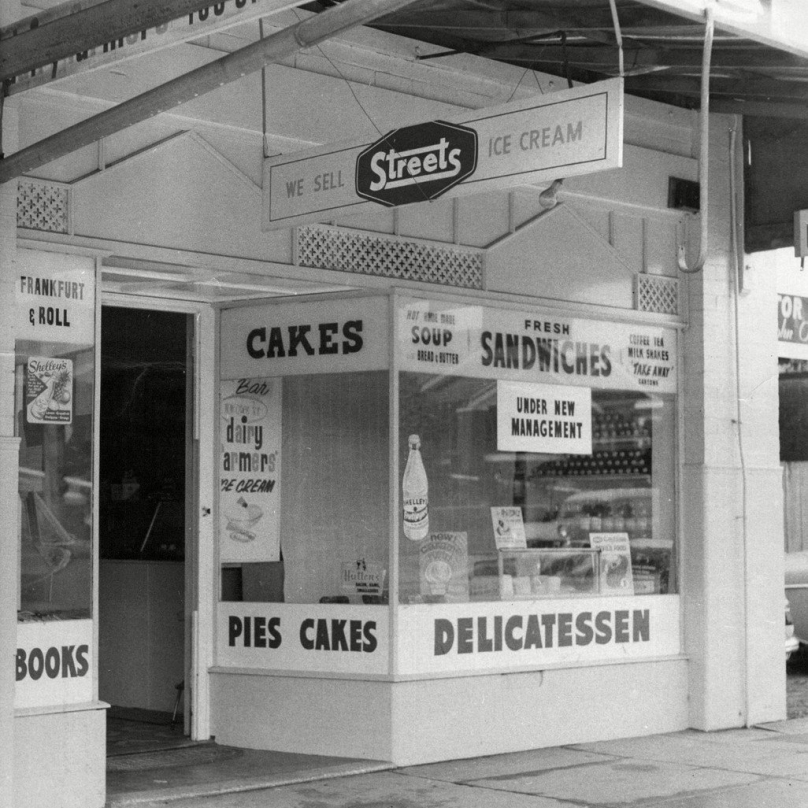 Pouliční stánek s občerstvením, který v australském Sydney vlastnil a provozoval William MacDonald, vypadá poměrně přívětivě a podle všeho se tu daly sehnat i nějaké ty laskominy s masem...