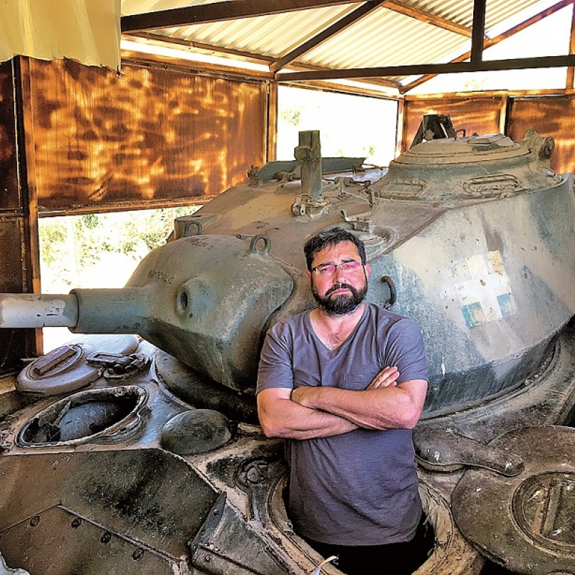 V horách Samosu můžete narazit na dávno zaparkované nefunkční tanky řecké armády stále mířící na Turecko.
