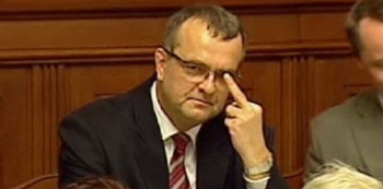 Jak komunikují politické strany? Ač může Miroslav Kalousek občas působit jako hulvát, jeho TOP 09 si v analýze komunikace vede dobře.