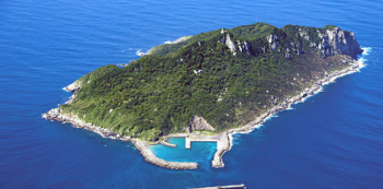 Japonský ostrov Okinošima byl zařazen do seznamu světového kulturního dědictví UNESCO. To se nelíbí feministkám.
