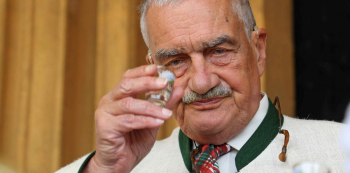 Kníže Karel Schwarzenberg je asi nejznámějším politikem TOP 09. Není ale jediným z členů strany, kdo má šlechtický původ.