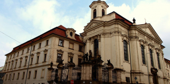 Barokní chrám sv. Cyrila a Metoděje má za sebou pohnutou minulost. Nachází se ve zrušeném kostele sv. Karla Boromejského, který byl málem zbourán a nalezli zde svou smrt výsadkáři, kteří zabili Reinharda Heydricha.