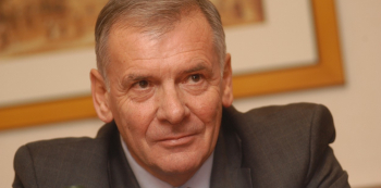 Vratislav Kulhánek má za sebou bohatou manažerskou kariéru v několika nadnárodních úspěšných firmách. Nyní by se rád stal prezidentem. Má šanci?