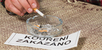 Zákaz kouření v restauracích a barech platí již od 1. června. Nyní ale provozovatelům již hrozí horentní pokuty za jeho nedodržování.