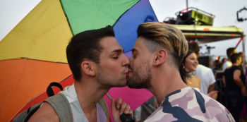 Je úplně jedno jestli jste gay, lesba nebo heterosexuál. Respekt si budujete svými činy, ne tím, s kým spíte.