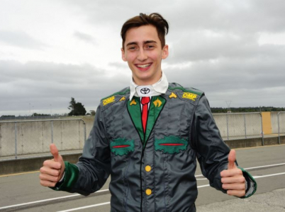 Kdo je tento sympatický závodník v kombinéze s motivem kroje? Kdyby nezaniklo Rakousko-Uhersko, byl by Ferdinand Zvonimír Habsbursko-Lotrinský následníkem císařského trůnu.