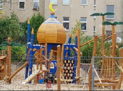 Tato stavba na dětském hřišti v Berlíně rozčílila rodiče. A my se ptáme - to jako vážně, jo?